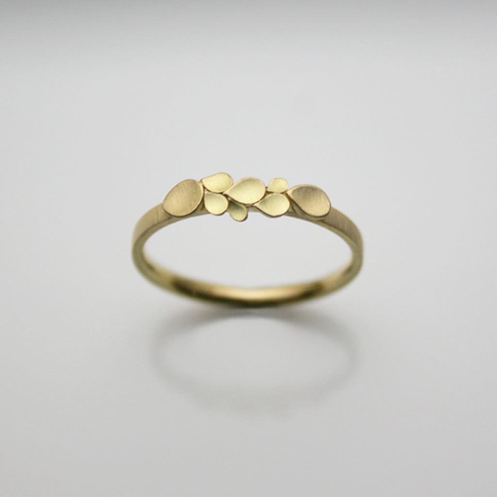 Dahlia 18ct. Gold 2mm D Ring