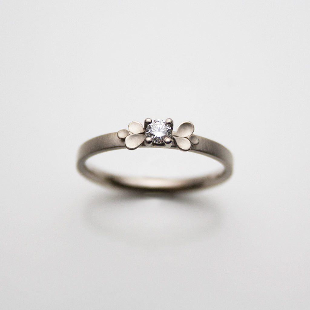 Dahlia Bow 18ct. white Gold 0.10ct Diamond Ring