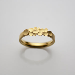 Dahlia 18ct. Gold 3.2mm D Ring