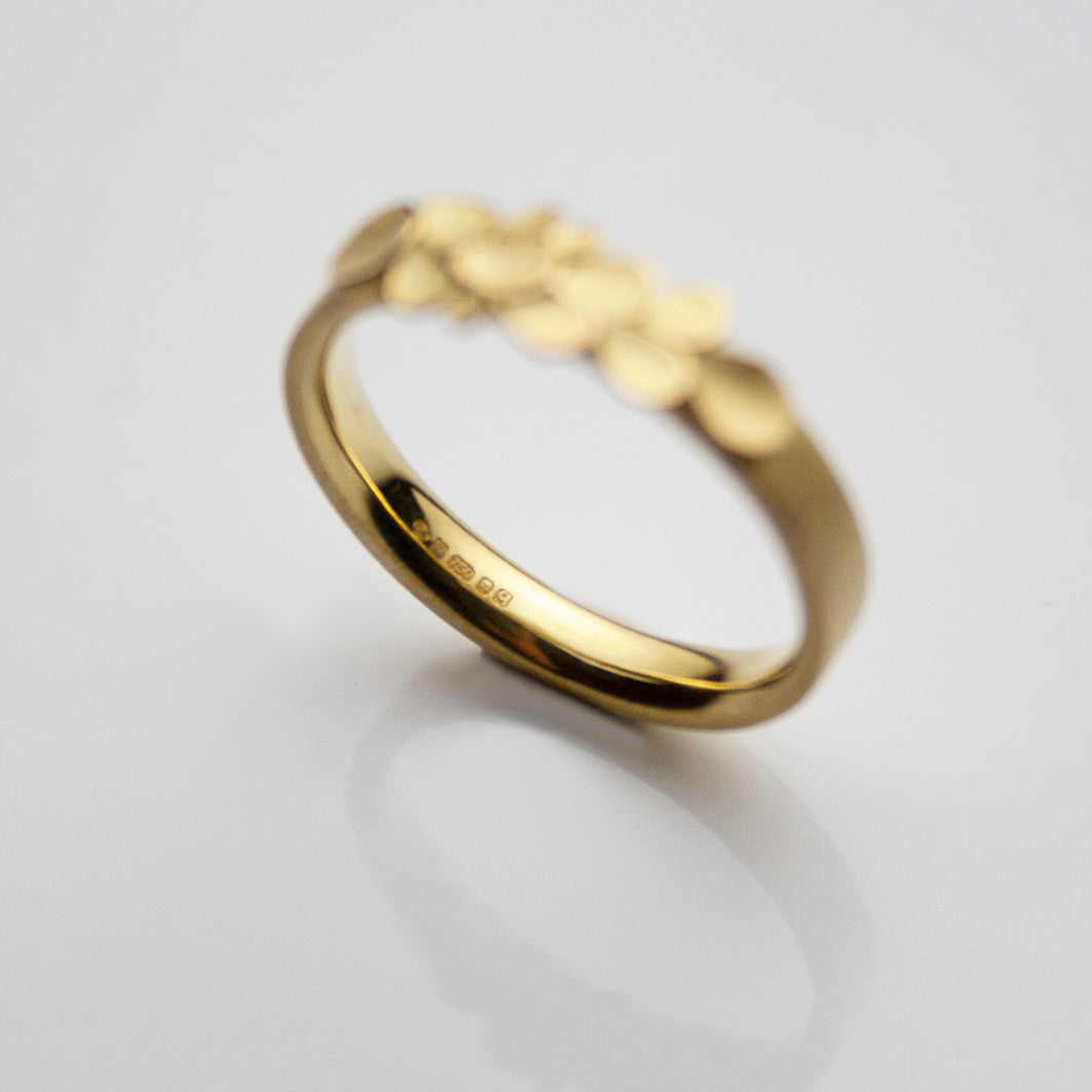 Dahlia 18ct. Gold 3.2mm D Ring