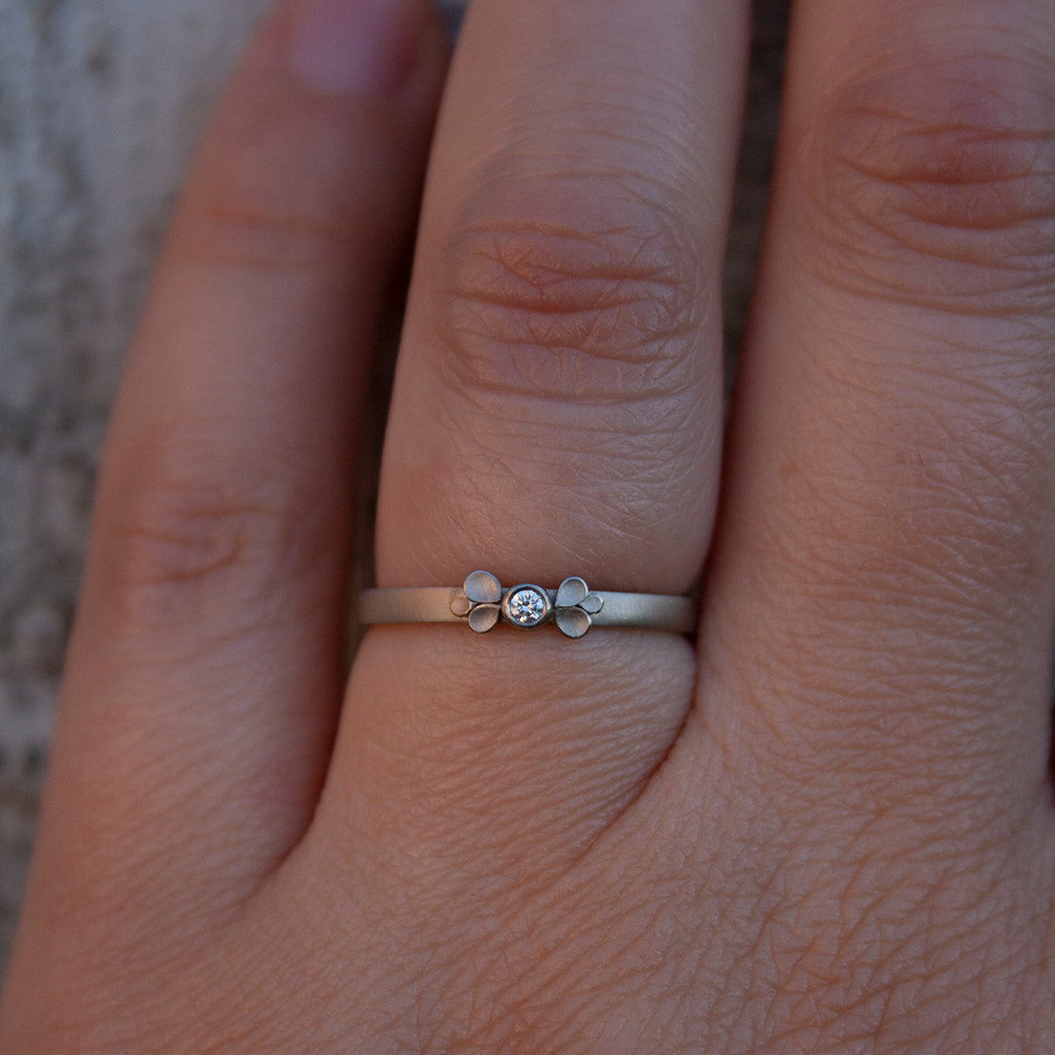 Dahlia small Bow 18ct. white Gold Diamond Ring
