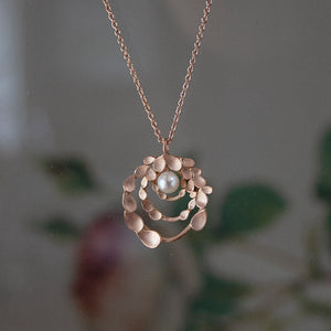 Floral Orbit 18ct. Rose Gold Necklace with Freshwater Pearl