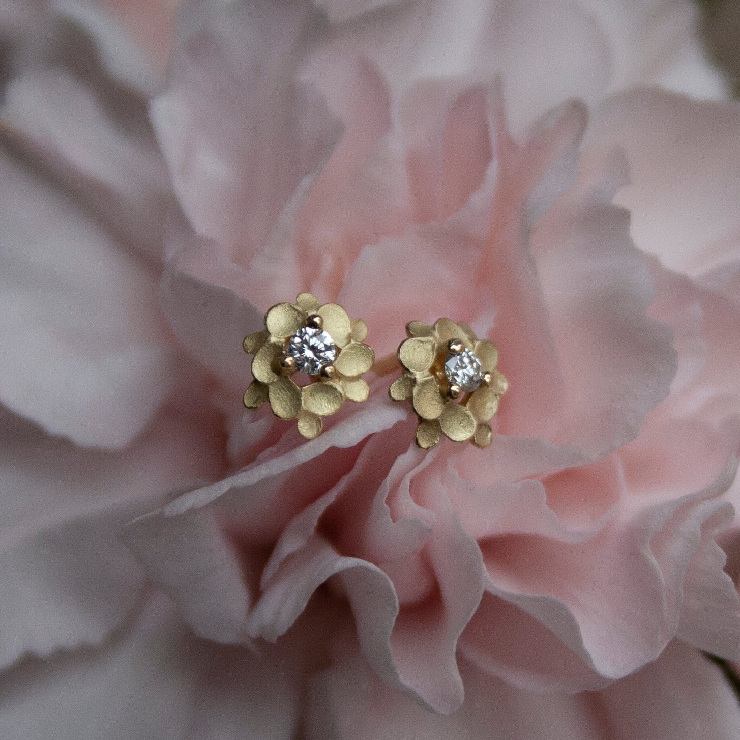Floral wreath 18ct. Gold and Diamond mini ear-studs